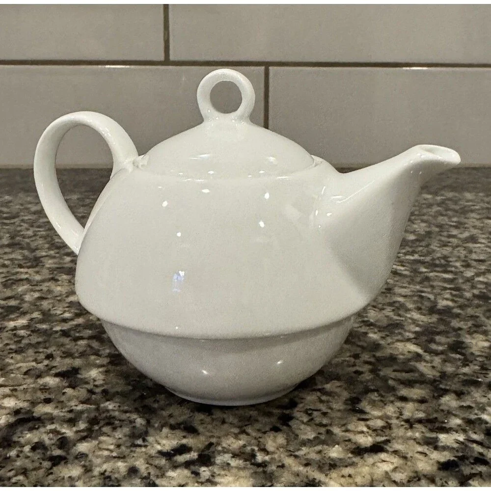 Vintage White Porcelain Small Tea Pot Kettle Home Table Decor